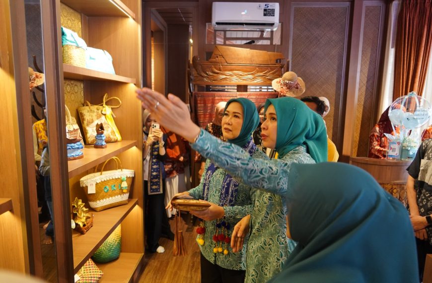 Galeri Dekranasda OKI, Ruang Baru Menikmati Wastra dan Kriya Lokal