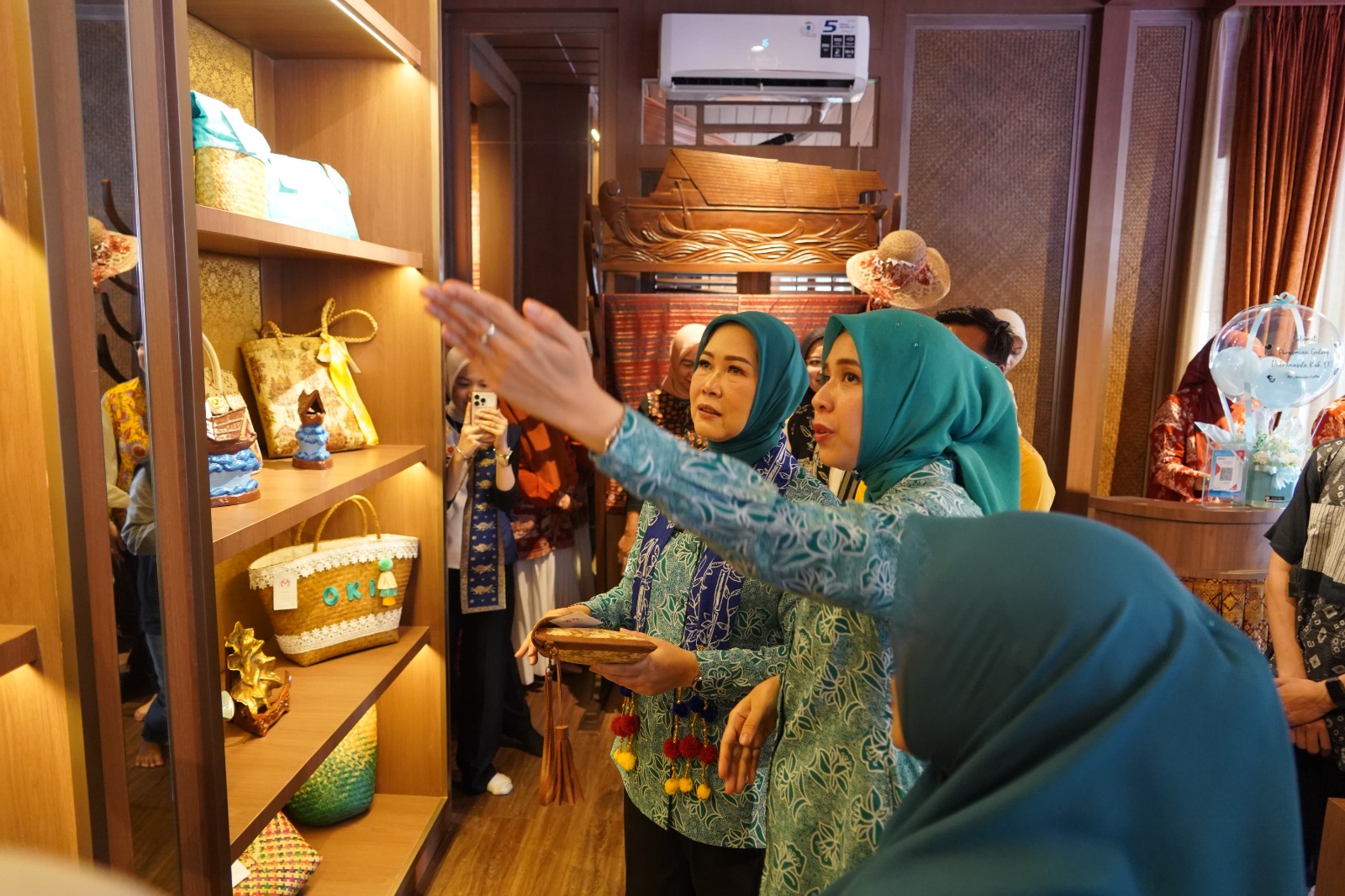 Galeri Dekranasda OKI, Ruang Baru Menikmati Wastra dan Kriya Lokal