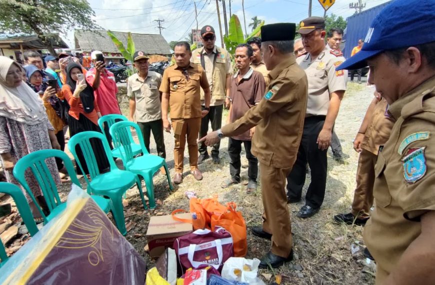 Wakil Bupati Ogan Ilir Tinjau Lokasi Kebakaran di Desa Sungai Pinang II, Salurkan Bantuan untuk Korban